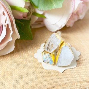 🎉🎉HP🎉🎉 Ethiopian Opal Moonstone Quartz Ring